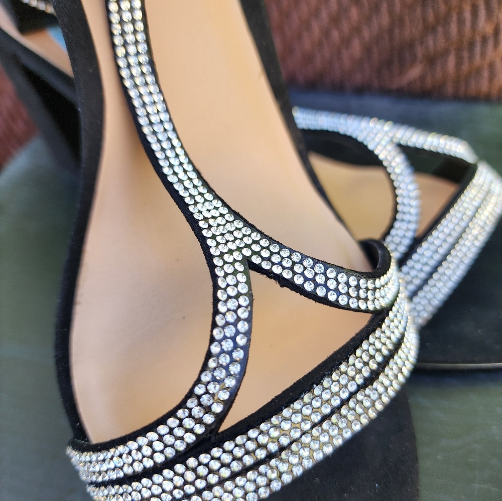 NEW INC BLACK HEEL T-STRAP WITH BLING. Size 9